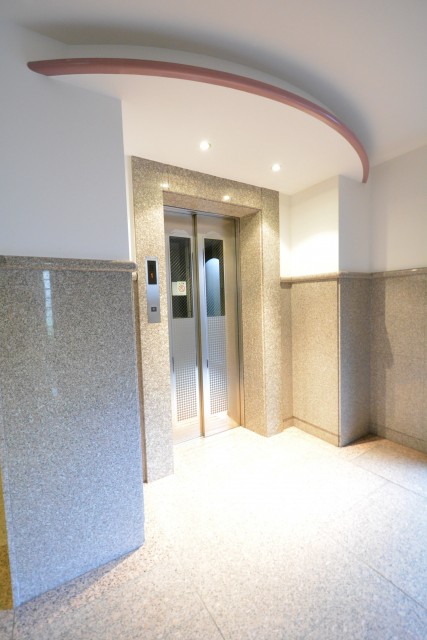 高田馬場パークハウス弐番館　エレベーターホール