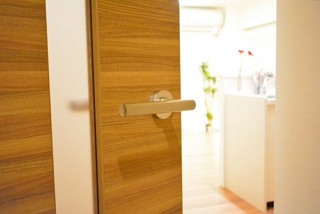 青葉台ハイツ　10.5帖のLDKドア