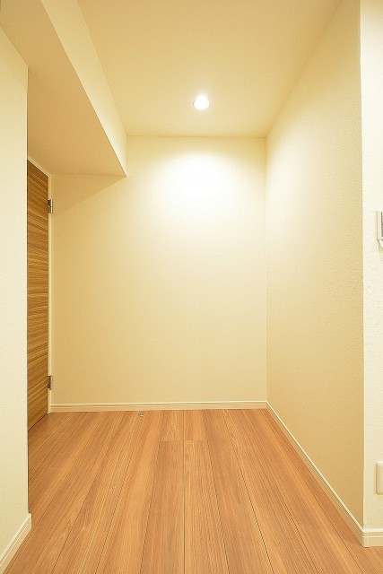 青葉台ハイツ　10.5帖のLDK入り口付近