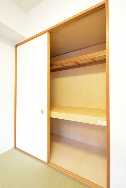 高田馬場パークハウス弐番館　6.0帖の和室　押入れ