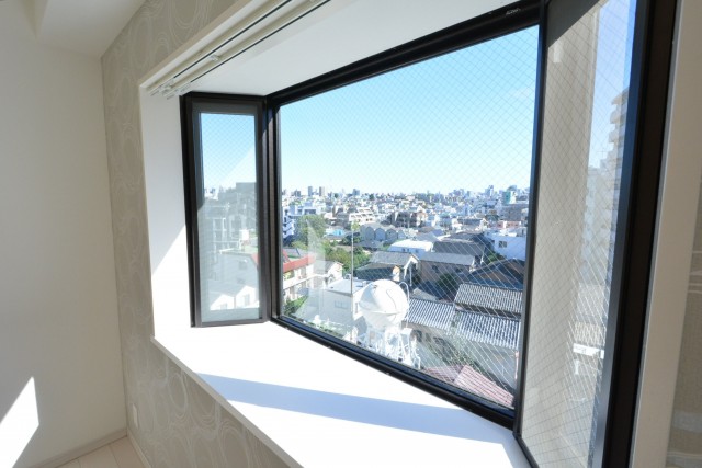 アメニティ大塚 リビングダイニングキッチン窓