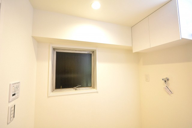 青葉台ハイツ　サニタリールーム窓