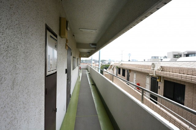 プチモンド目白　外階段