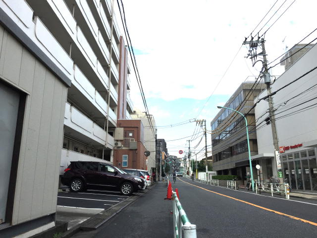 代々木ハビテーション 前面道路