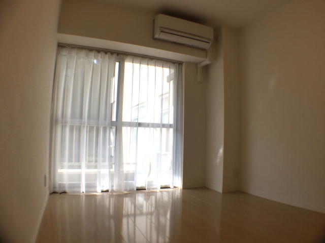 代々木ハビテーション　洋室約5.2帖