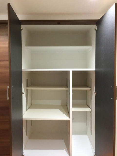 トーカンマンション元代々木　廊下収納