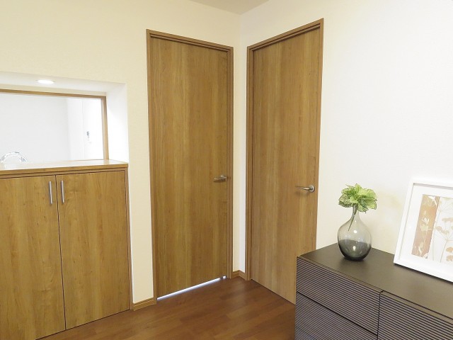 マンション白金苑　洋室扉