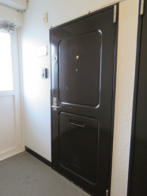 マンション白金苑　玄関扉