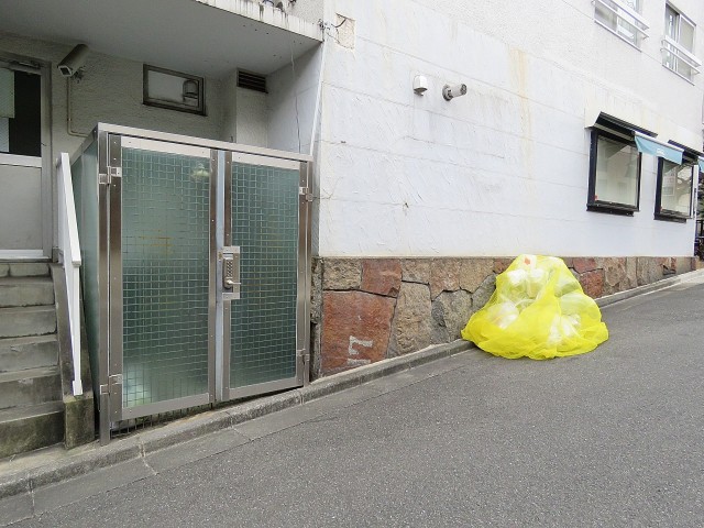 マンション白金苑　ゴミ置場