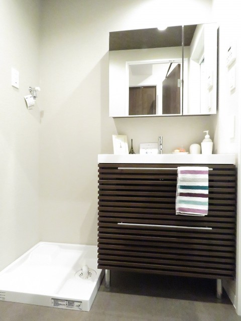 自由が丘ハイタウン　洗濯機置場と洗面化粧台