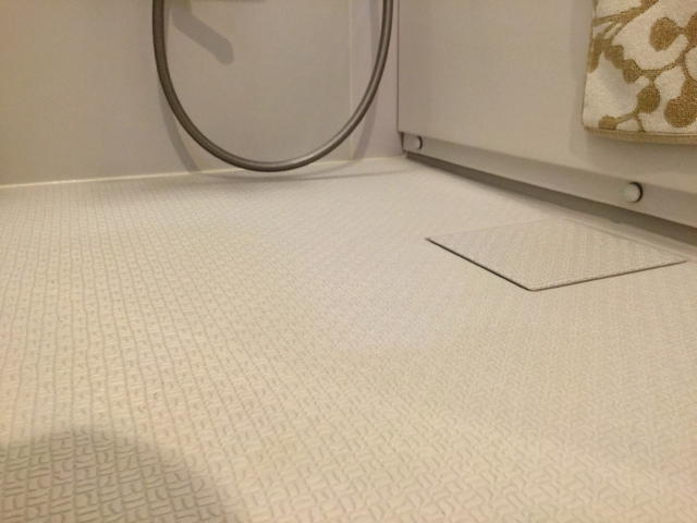 給田南住宅　バスルーム床