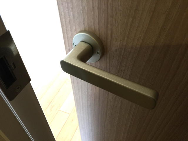 給田南住宅　リビングダイニングキッチンへ