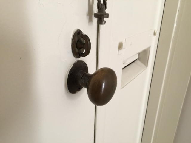 目黒コーポラス　玄関ドアノブ