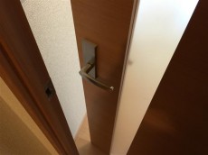 プリンスハイツ飯田橋　リビングダイニングキッチンへ