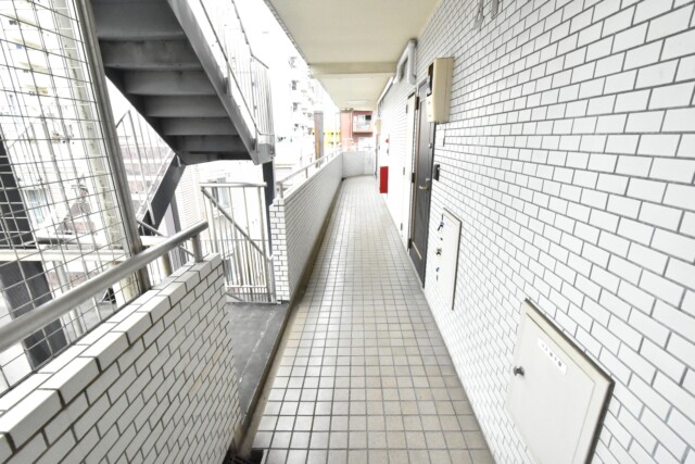 グローリア初穂新宿Ⅲ 玄関