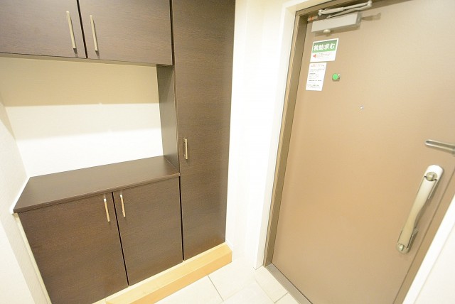 三田ナショナルコート　玄関