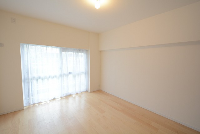 三田ナショナルコート　洋室７帖