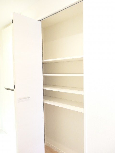 マイキャッスル蒲田　廊下の物入れ