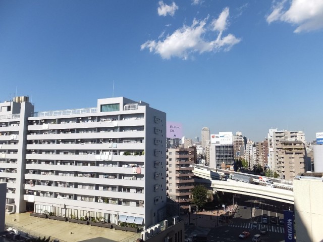 朝日江戸川橋マンション　共用廊下からの眺望