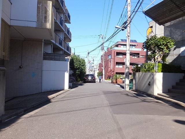 アピカ代々木上原　前面道路