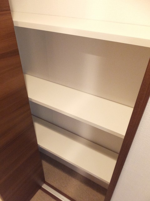 池上パーク・ホームズ　廊下の物入れ