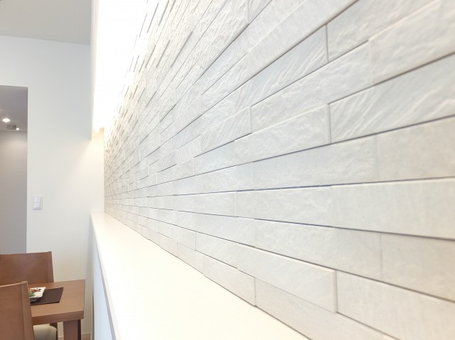 池上パーク・ホームズ　リビング壁面のエコカラット