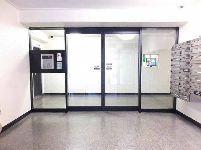 秀和麻布笄町レジデンス　エントランスホール