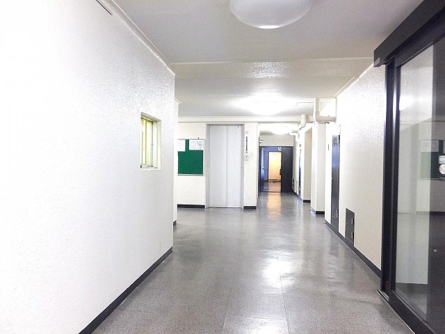 秀和麻布笄町レジデンス　エントランス内