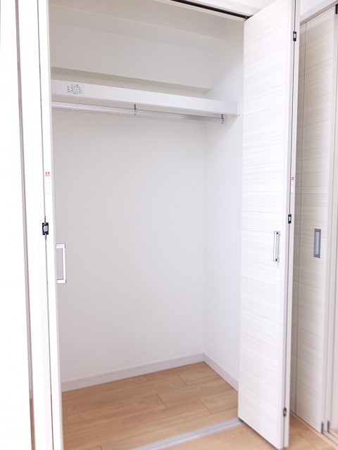 秀和麻布笄町レジデンス　6.0帖のベッドルーム　クローゼット