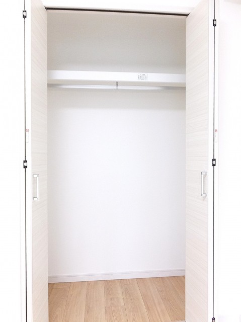 秀和麻布笄町レジデンス　6.0帖のベッドルーム②　クローゼット