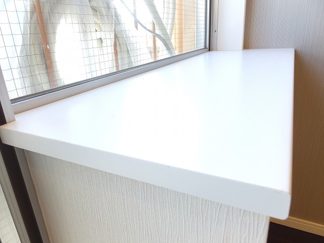 セザール学芸大学　窓際のカウンター