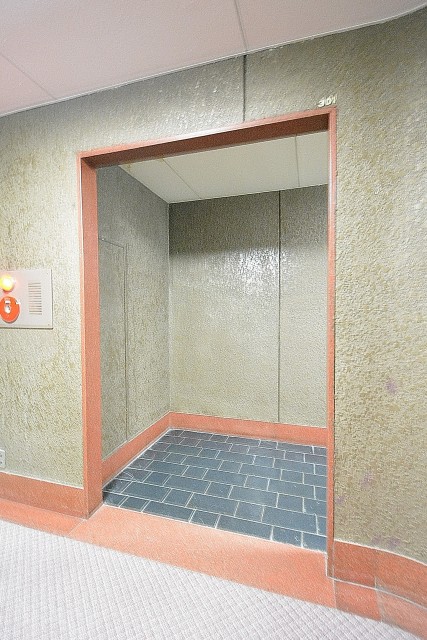 陽輪台松濤　アルコーブ入口