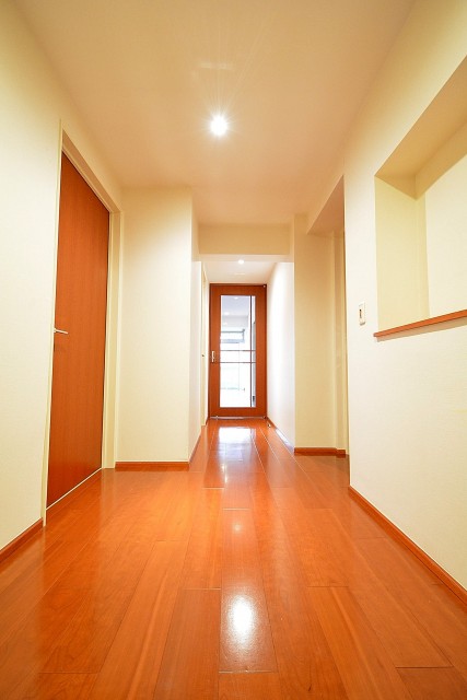 陽輪台松濤　玄関ホール