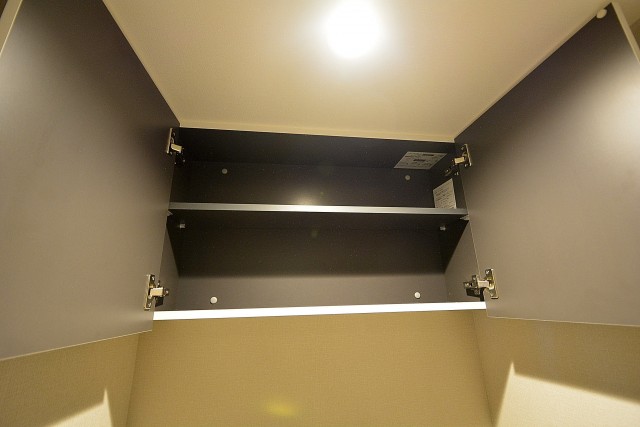 朝日江戸川橋マンション　トイレ吊戸棚