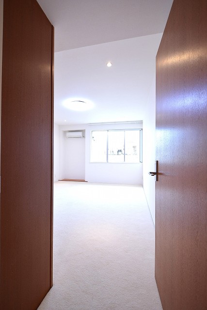 陽輪台松濤　9.9帖のベッドルーム