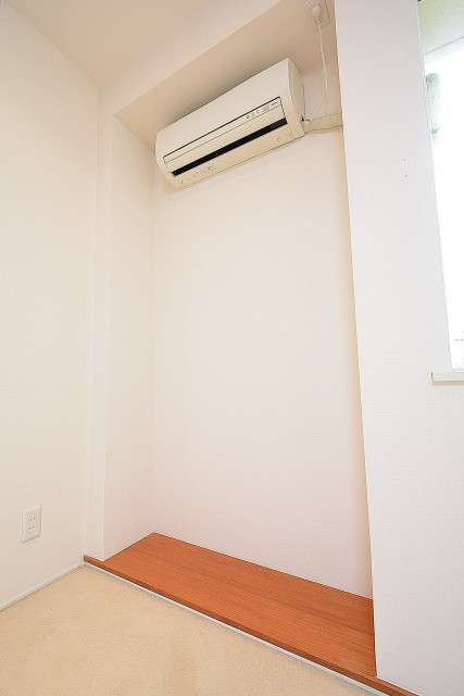 陽輪台松濤　9.9帖のベッドルーム　板の間