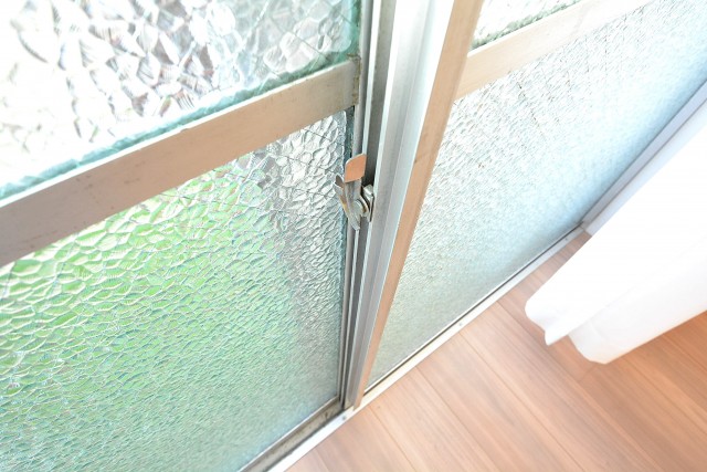 卓巳コーポ　バルコニーへ