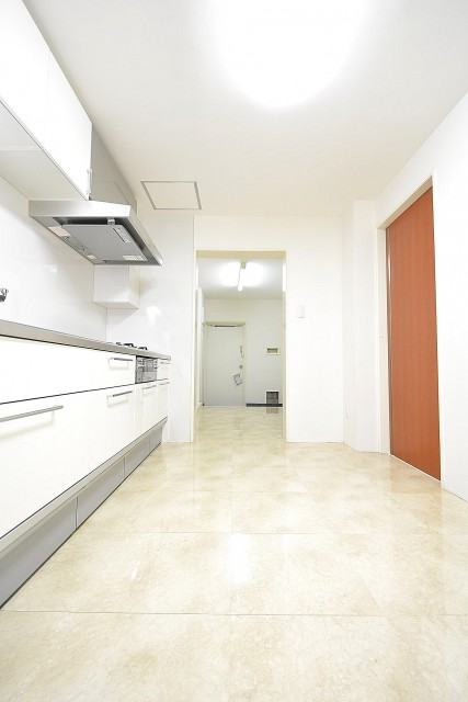 陽輪台松濤　5.1帖の独立キッチン