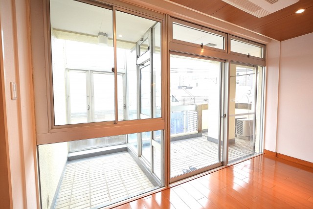 陽輪台松濤　バルコニーとサンルーム