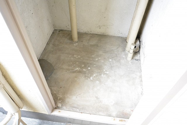 陽輪台松濤　バルコニーの物置