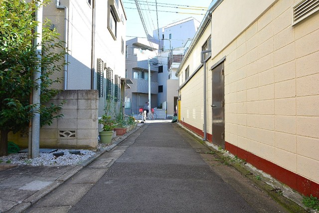マイキャッスル田園調布　エントランス前道路