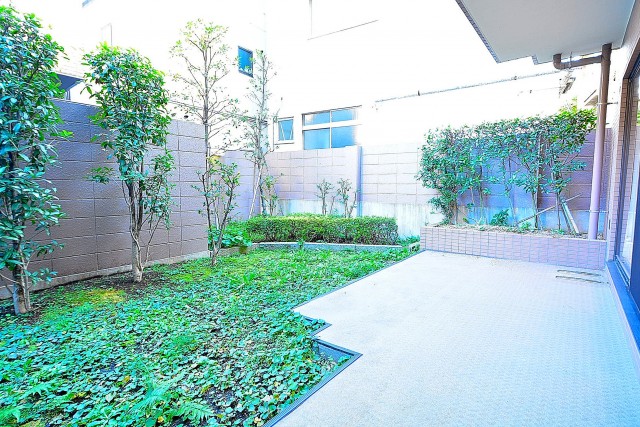 フリーディオ三宿　38㎡の専用庭