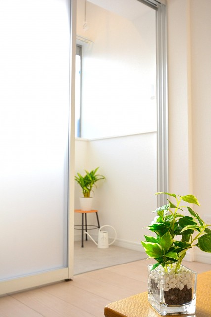 ニューハイム早稲田　4.5帖のベッドルームとサンルーム