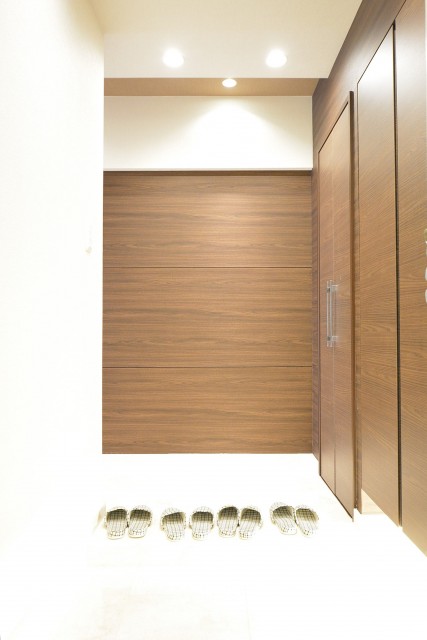 マンション高輪苑　天然大理石貼りの廊下