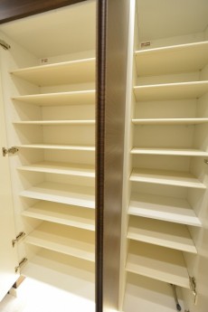 マンション高輪苑　収納豊富なシューズＢＯＸ