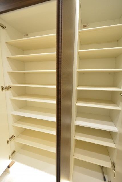 マンション高輪苑　収納豊富なシューズＢＯＸ