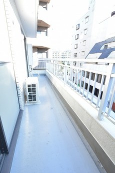 朝日プラザ北新宿 6.3帖のベッドルーム　バルコニー