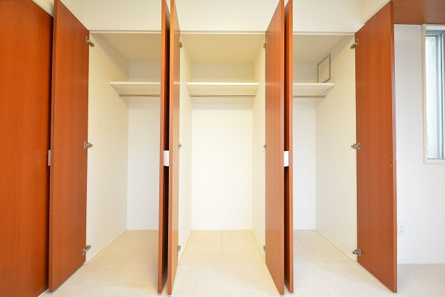 陽輪台松濤　6.7帖のベッドルーム　収納