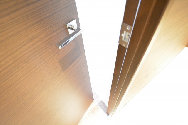 マンション高輪苑　洋室扉