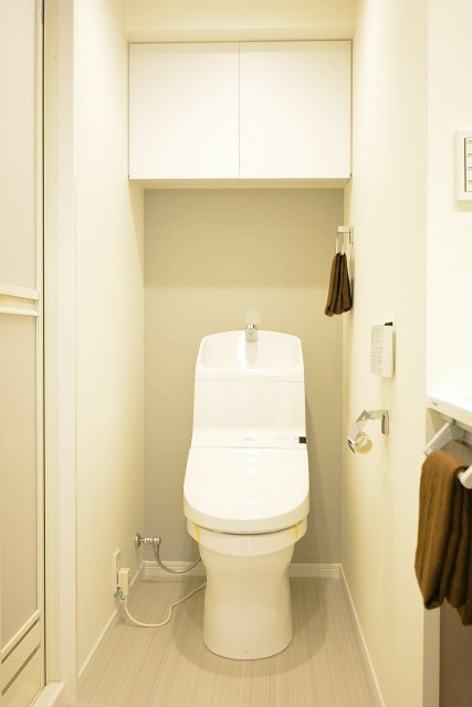 ハイネス大久保　ウォシュレット付きトイレ